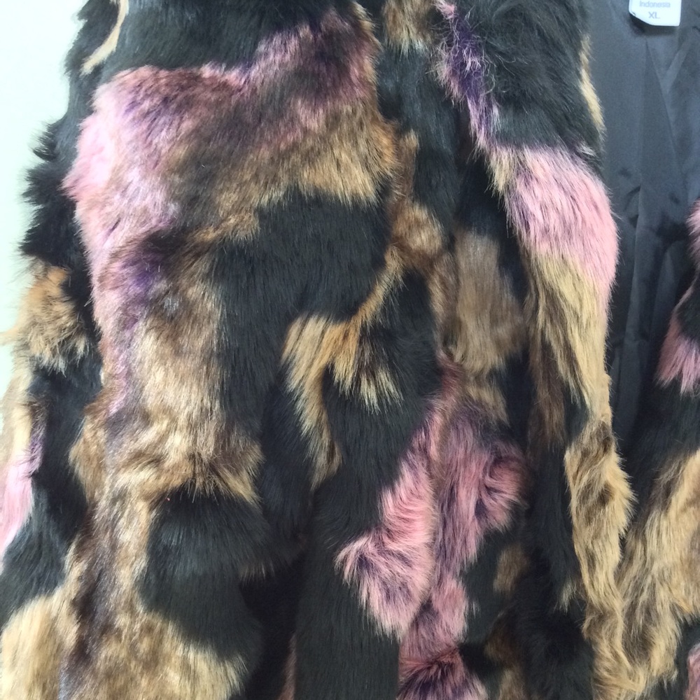 💜NWOT BAR III FAUX FUR COAT💜 - Picture 3 of 7